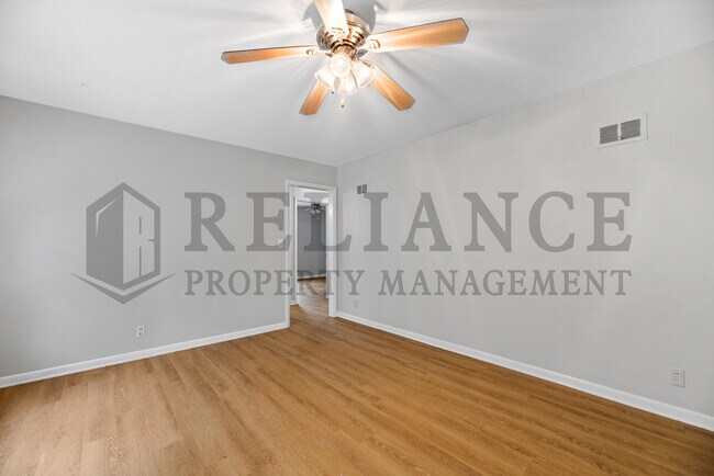 Building Photo - 905 Westridge Dr