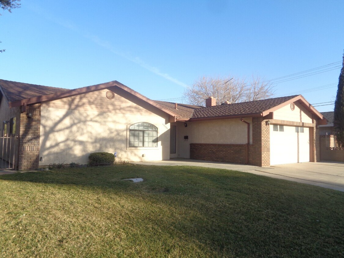 Foto principal - 44808 Lorimer Ave
