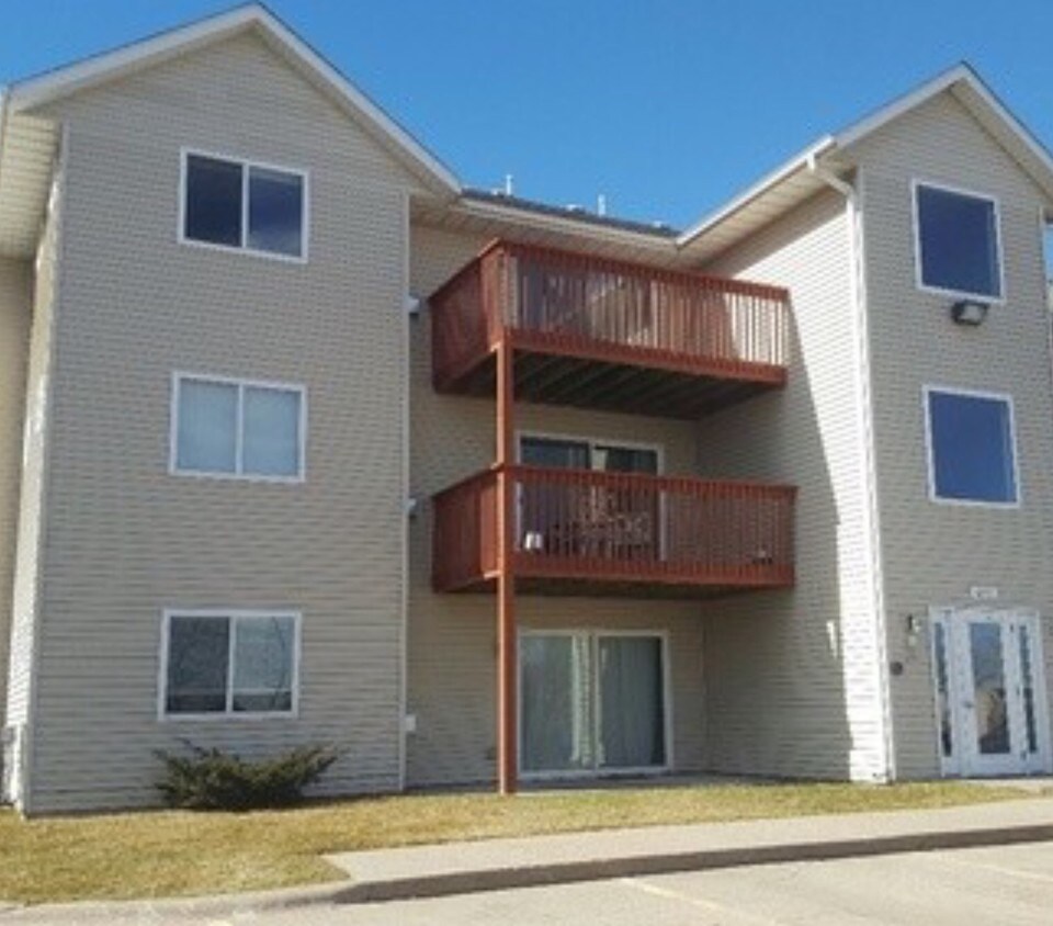 643 E 46th St, Davenport, IA 52807 Condo for Rent in Davenport, IA