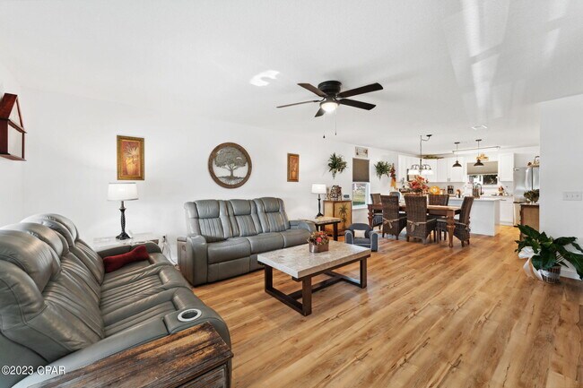 Foto del edificio - 526 Camellia Ave