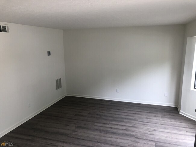 Building Photo - 1448 Springleaf Cir SE