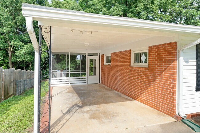 Foto del edificio - 548 Todd Dr NE