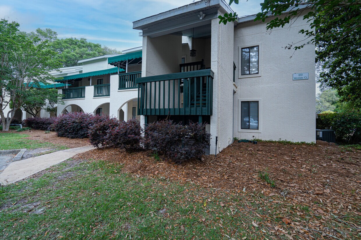 111 Westlake Ct Unit 111, Niceville, FL 32578 Condo for Rent in Niceville, FL