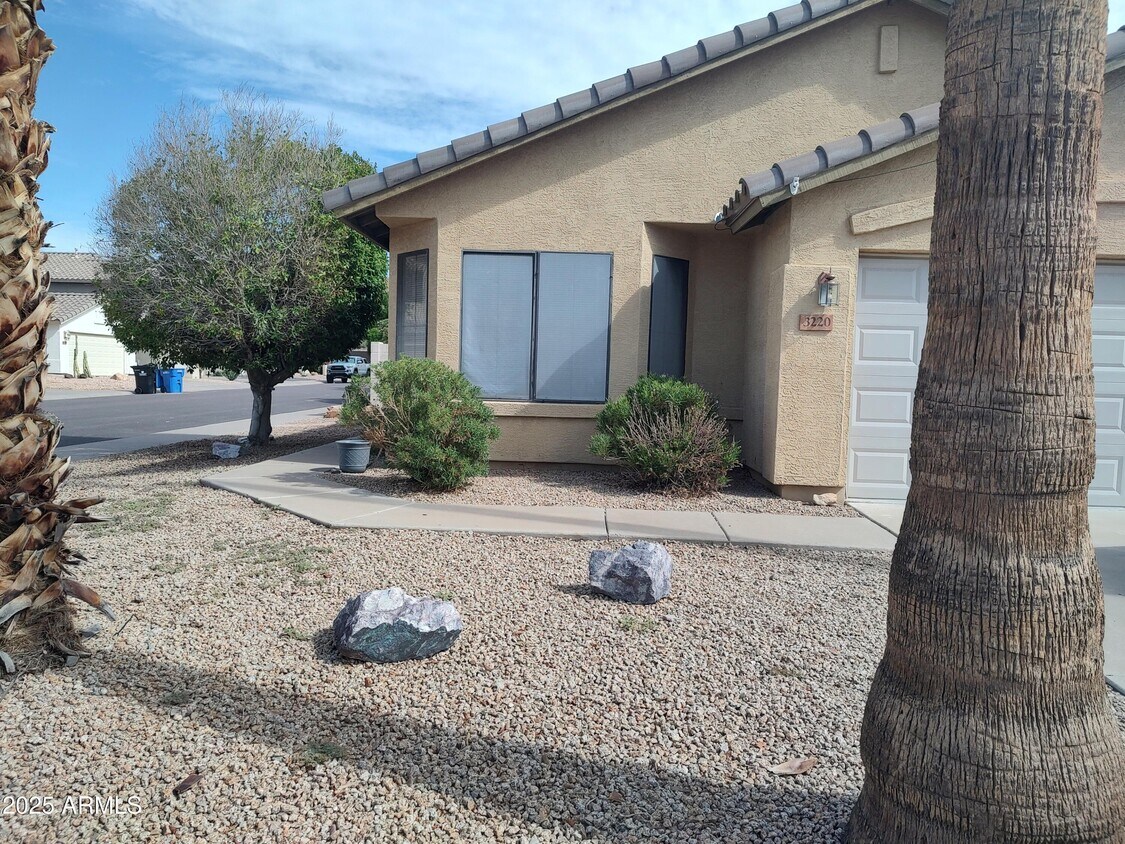 Foto principal - 3220 E Hononegh Dr