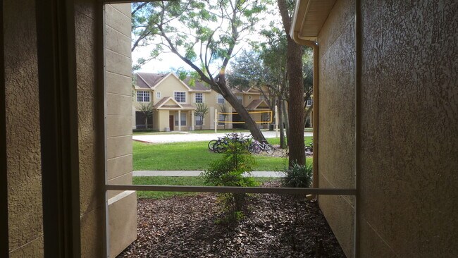 Building Photo - First Floor 3/2 Condo in the Gated Crescen...