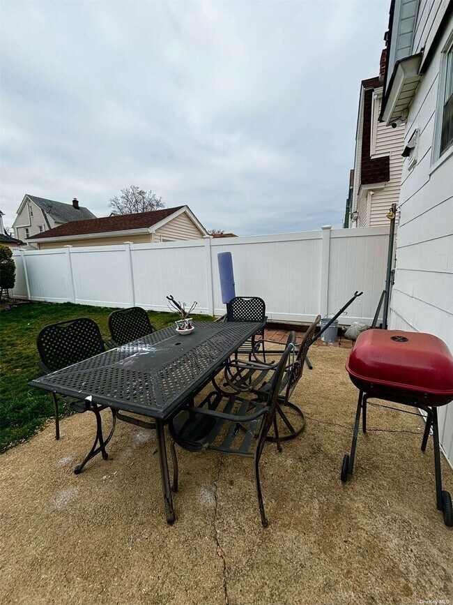 Foto del edificio - 89-82 219th St