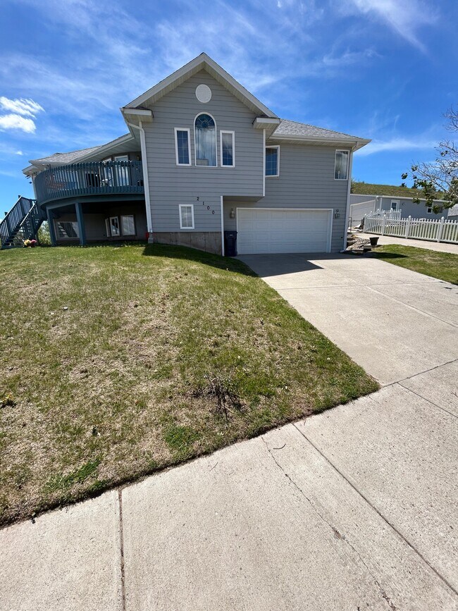 Foto del edificio - 2100 Poplar Dr