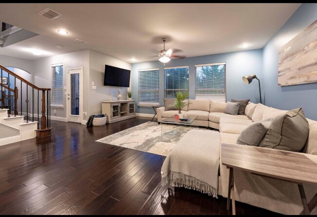 Building Photo - 7305 Venice Dr