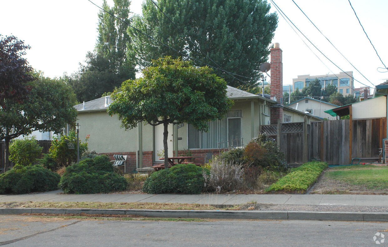Foto del edificio - 384-388 Beemer Ave
