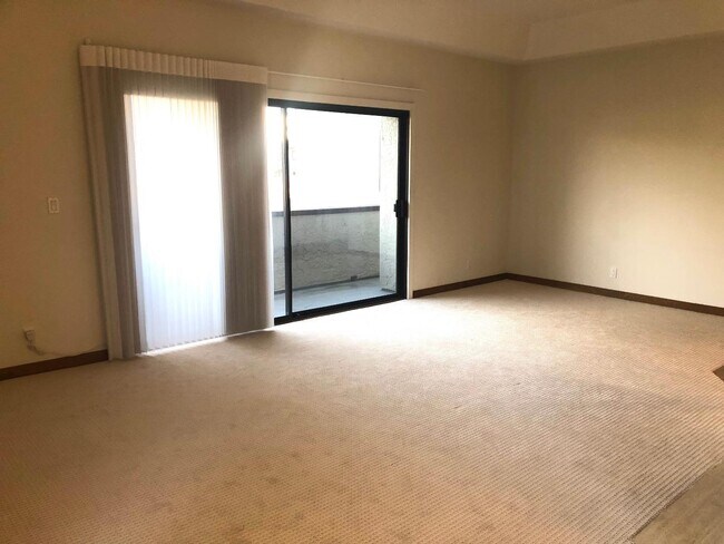 Foto del edificio - 616 Ansel Rd