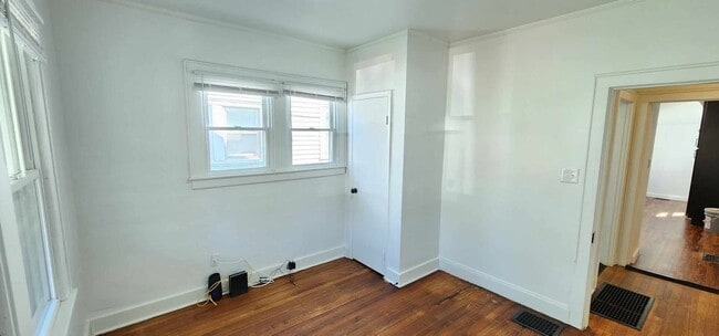 Building Photo - Fully Renovated Home! 3 Bedroom with Basem...