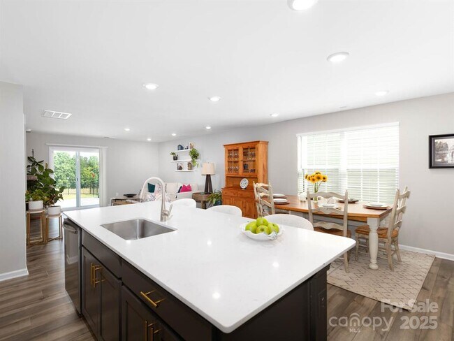 Foto del edificio - 2796 Legacy Rdg Ln