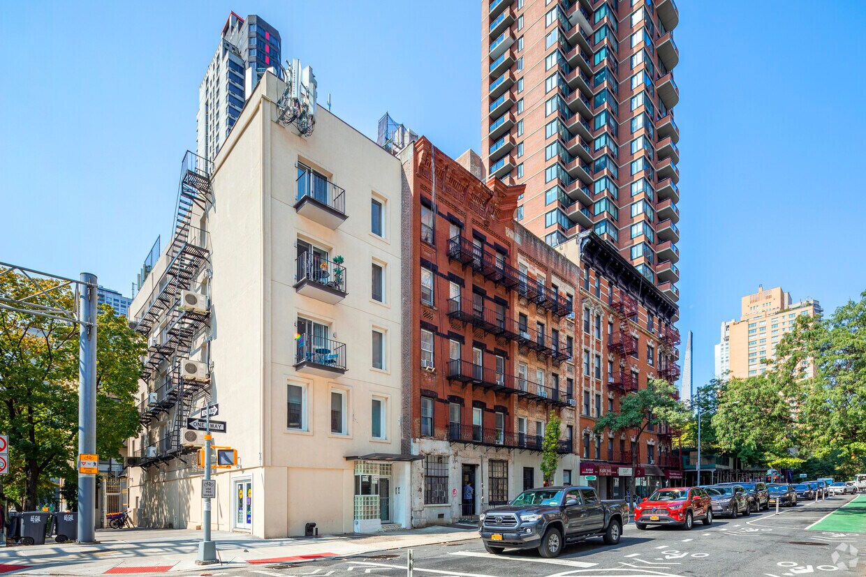 Primary Photo - 318 E 62nd St