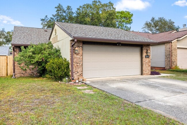 Building Photo - 206 Cedar Ridge Way