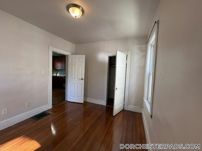 Building Photo - 6 Taft St