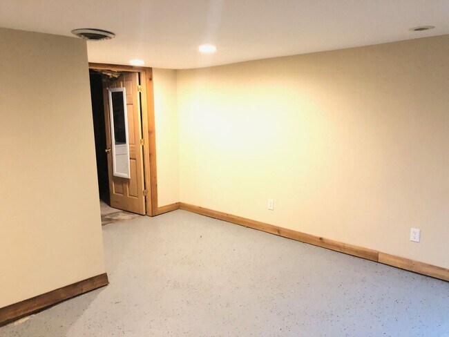 Foto del edificio - Great 2BR house on Fell Avenue, near IWU