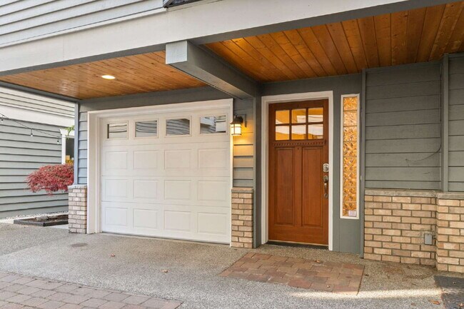 Foto del edificio - Stunning Capitol Hill Townhome in Prime Seattle Location – 3BR / 3BA Available June 7