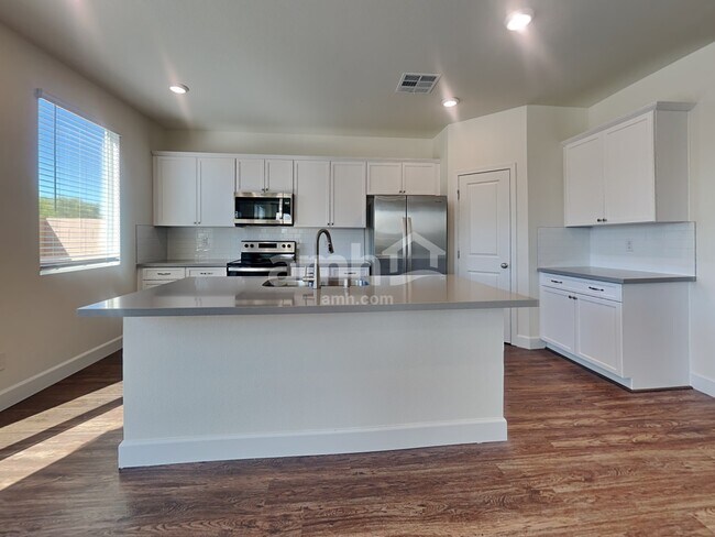 Building Photo - 6139 Schmidt St