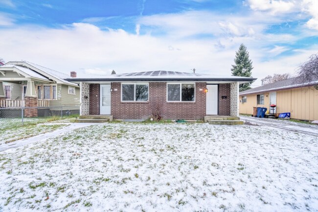 Building Photo - 818 E Princeton Ave