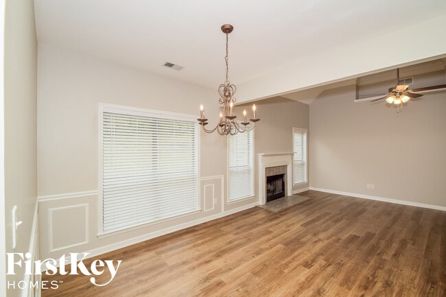 Foto del edificio - 5890 Forest Lakes Cove