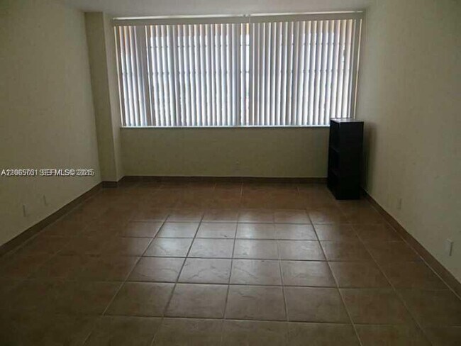Foto del edificio - 2025 NE 164th St