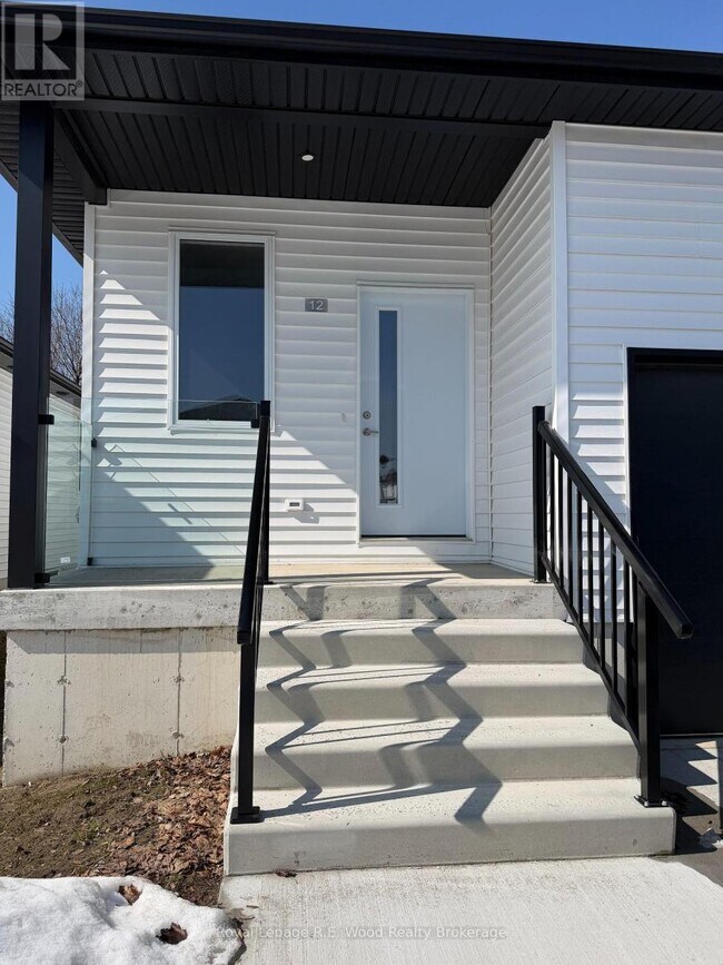 Photo du bâtiment - 335 John St S