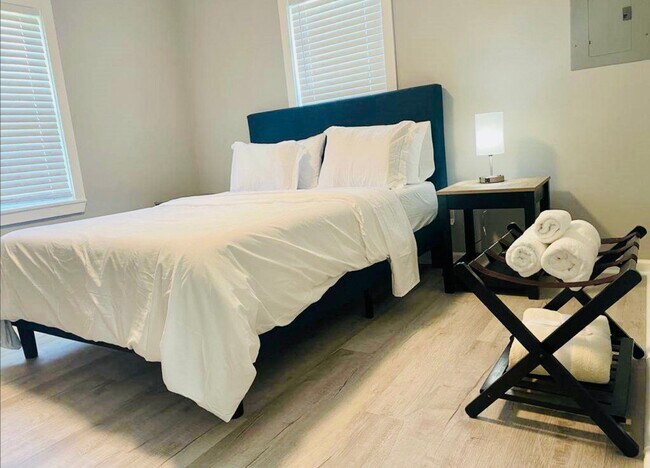 Foto del edificio - 609 Lakeshore Dr