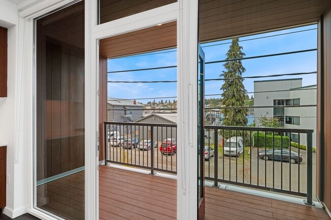 Interior Photo - Flow Eastlake Apartments