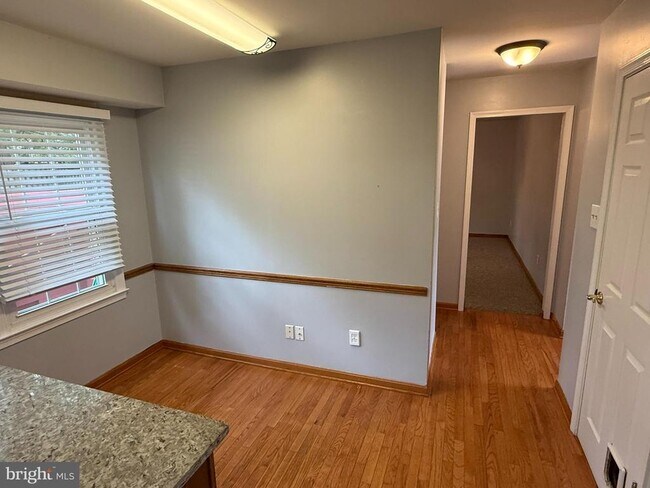 Building Photo - 9613 Ashbourn Dr
