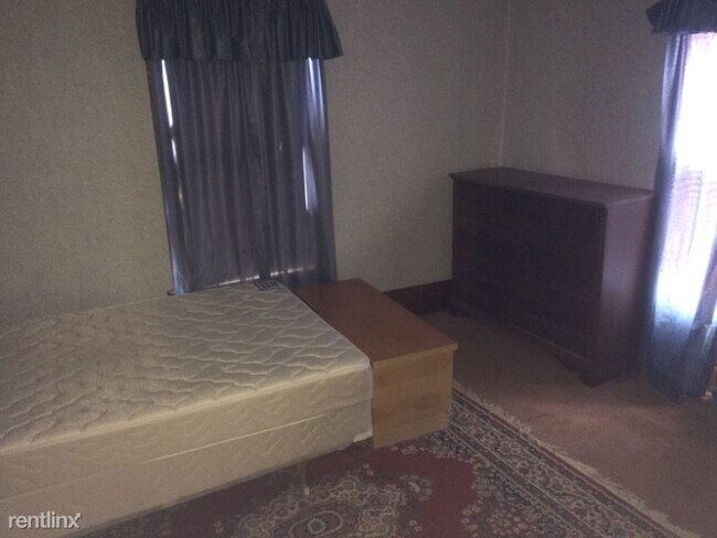 Foto del edificio - 4 br, 2 bath House - 380 S Chestnut St