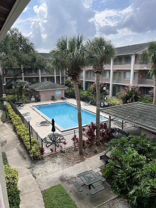 Foto principal - 120 Blue Pointe Way