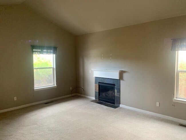 Foto del edificio - 3 Bed/2 Bath Single Level Home in NE Bend'...