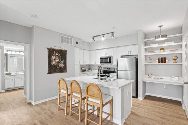 Foto del edificio - 14807 Woodland Hills Dr