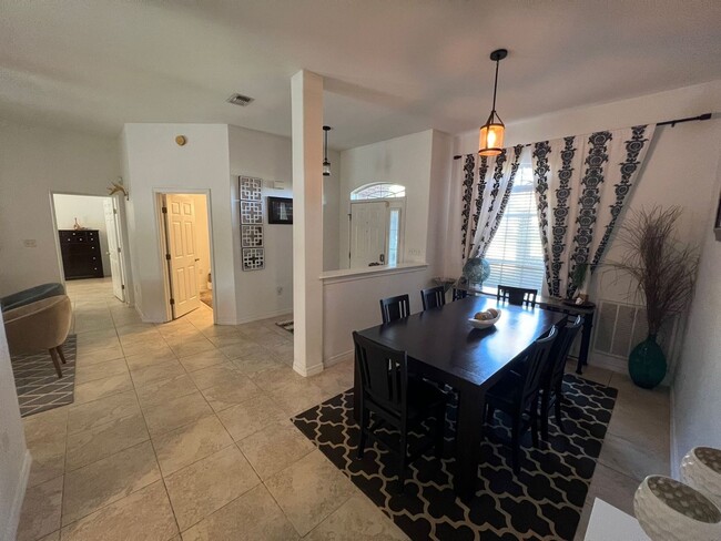 Building Photo - Gulf Breeze - Melissa Oaks - 4 Bedroom, 2 ...