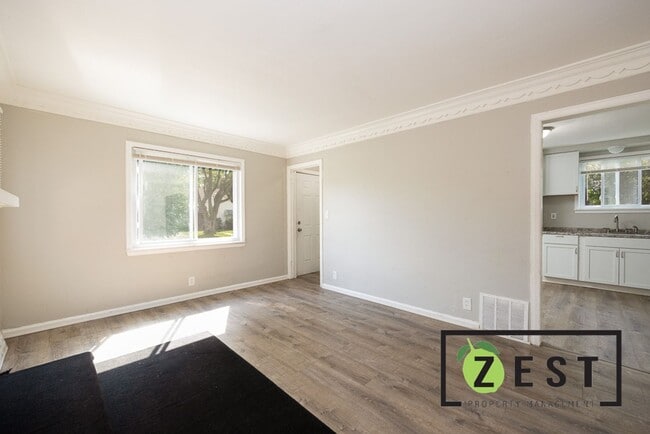 Building Photo - PRICE REDUCED!!! Beautiful 3 Bedroom Home!...