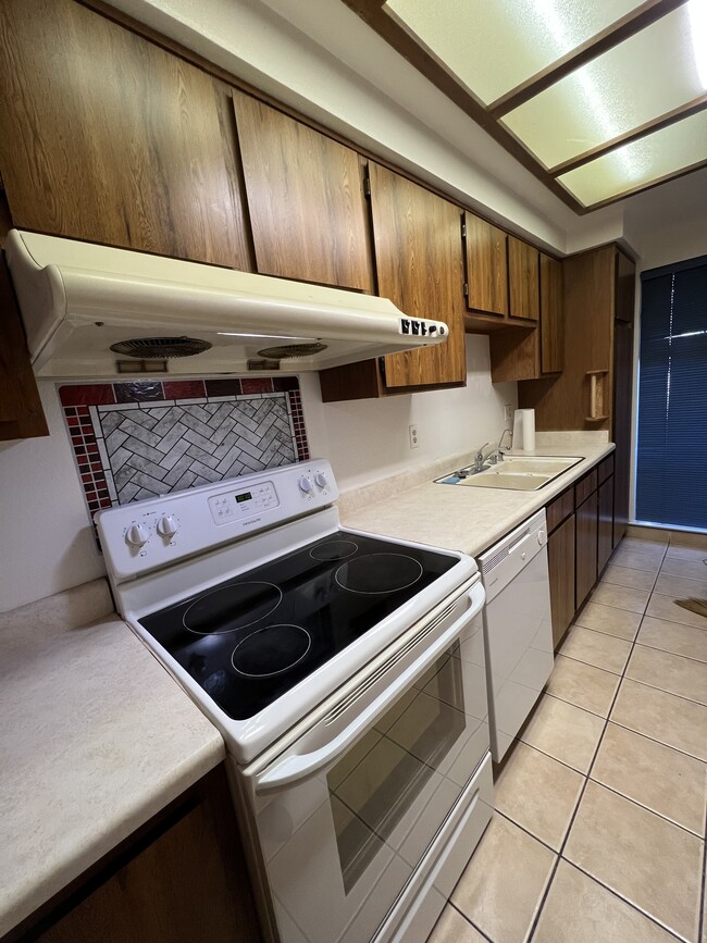 Building Photo - 7218 Willowwest Ct