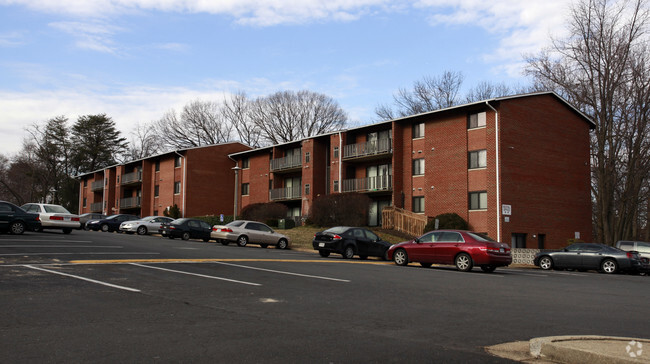 Primary Photo - Rolling Hills Apartments