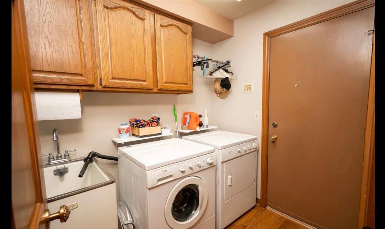 Primary Photo - 17 Timberlane Ct