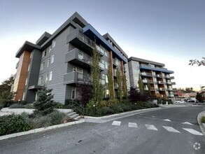 Building Photo - 6540 Metral Dr