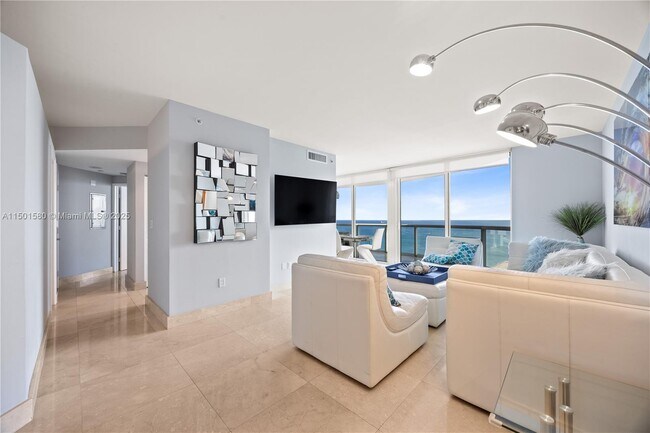 Foto del edificio - 6365 Collins Ave