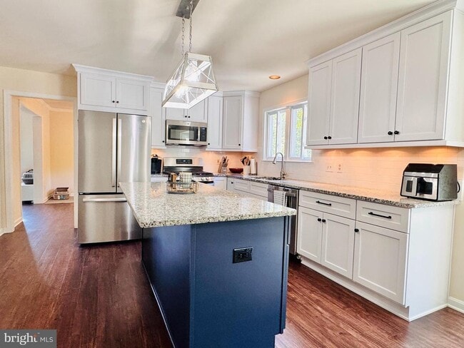 Building Photo - 5 Averil Ct