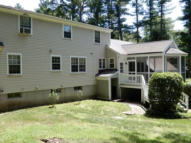 Building Photo - 9 Fleetwood Dr