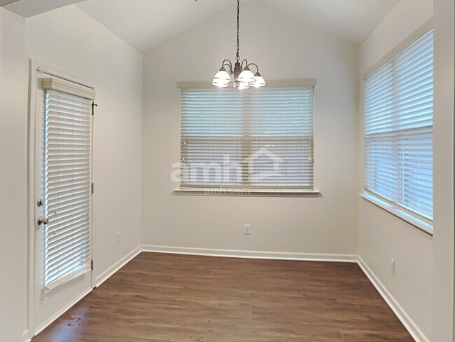 Foto del edificio - 5023 Manning Drive