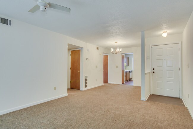 Building Photo - 3512 Woodlake Rd