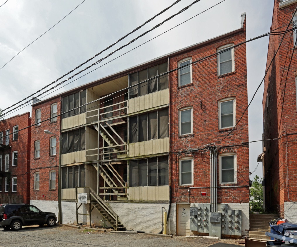 Building Photo - 1120 W Grace St