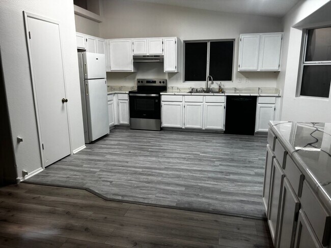 Foto del edificio - 4439 N 85th Dr