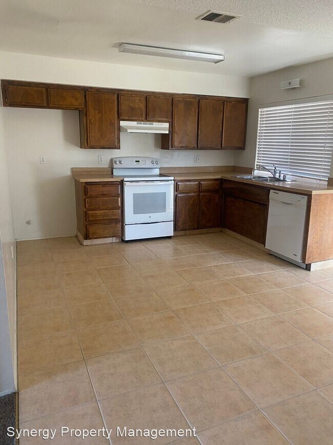 Foto del edificio - 3 br, 1 bath House - 3900 Saffron Court
