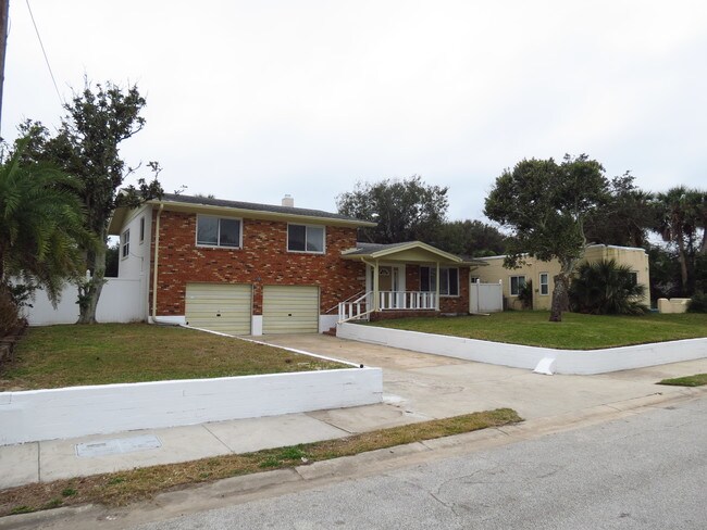 Building Photo - 122 Magnolia Dr