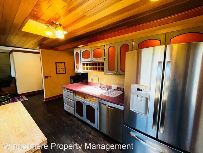 Building Photo - 3 br, 3 bath House - 9101 Springridge Rd NE