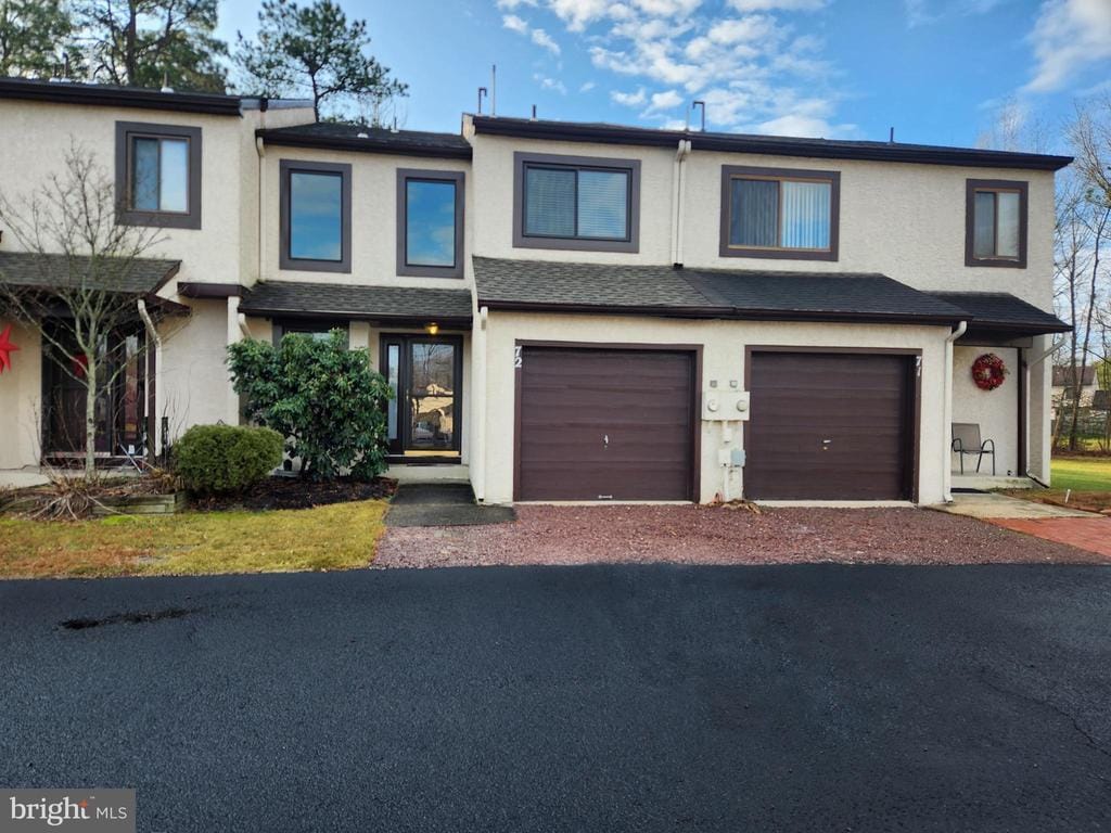 Primary Photo - 72 5 Crown Royal Cir